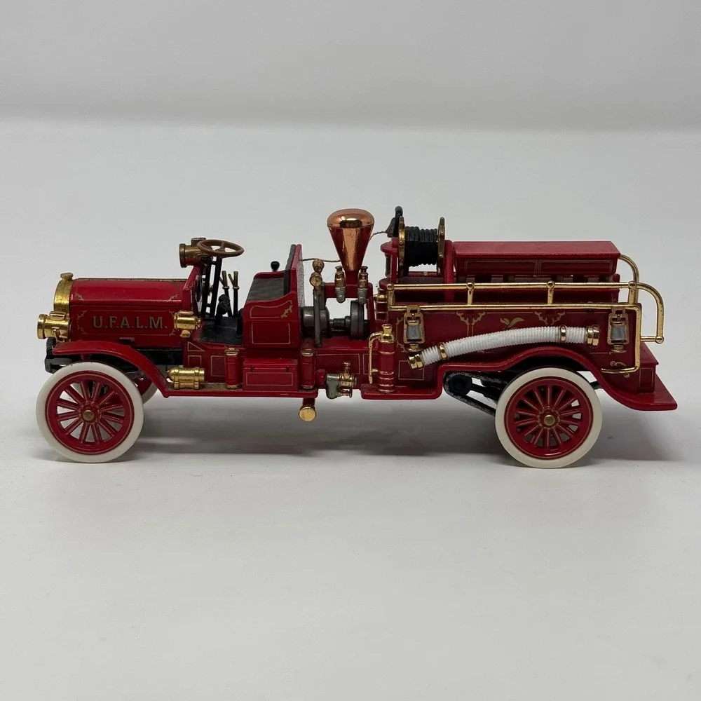 Matchbox Models of Yesteryear 1911 Mack Fire Pumper YFE24 Red Gold UFALM No COA